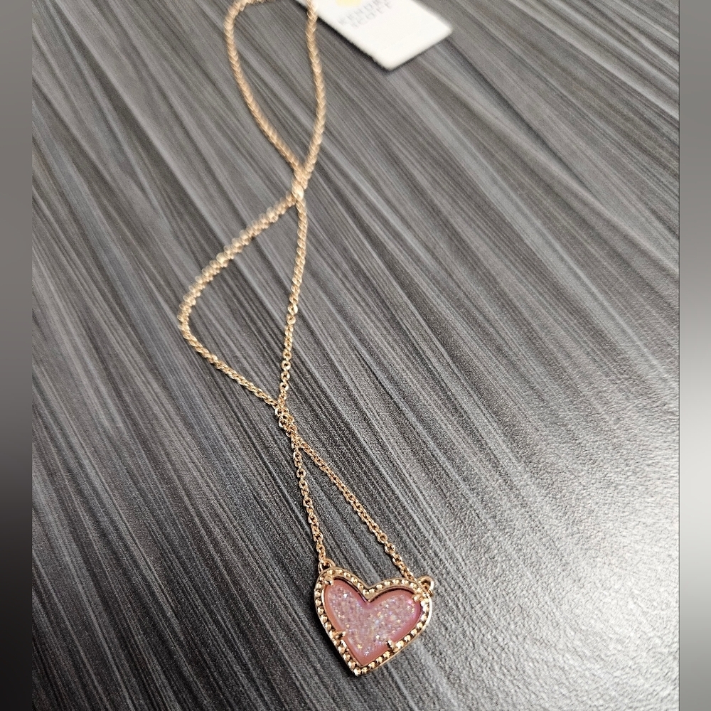 NWT Kendra Scott Ari Heart Rose Gold Pendant Necklace in Light Pink Drusy